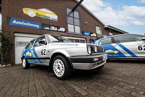 Haus mit Auto, Über uns